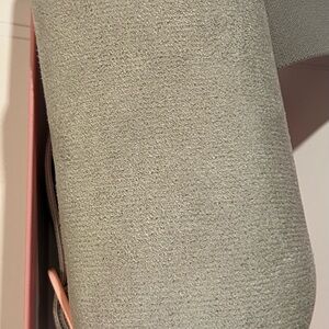 NWOT & NIB Wearable Back Heating Pad